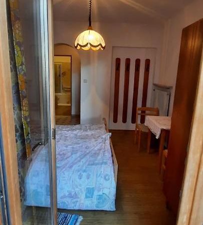 Hof Am Brunnen Apartment Корнаяно Екстериор снимка