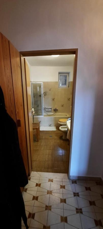 Hof Am Brunnen Apartment Корнаяно Екстериор снимка