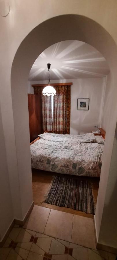 Hof Am Brunnen Apartment Корнаяно Екстериор снимка