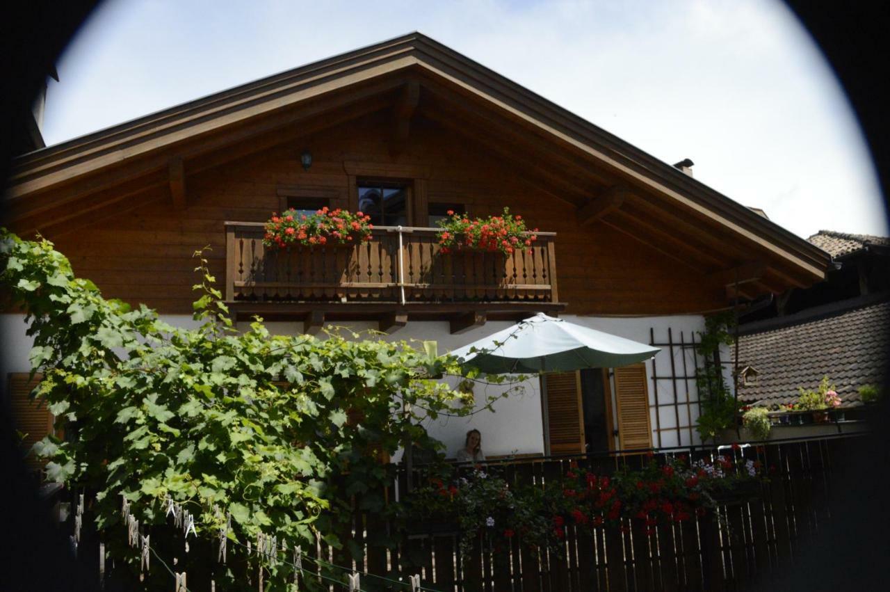 Hof Am Brunnen Apartment Корнаяно Екстериор снимка